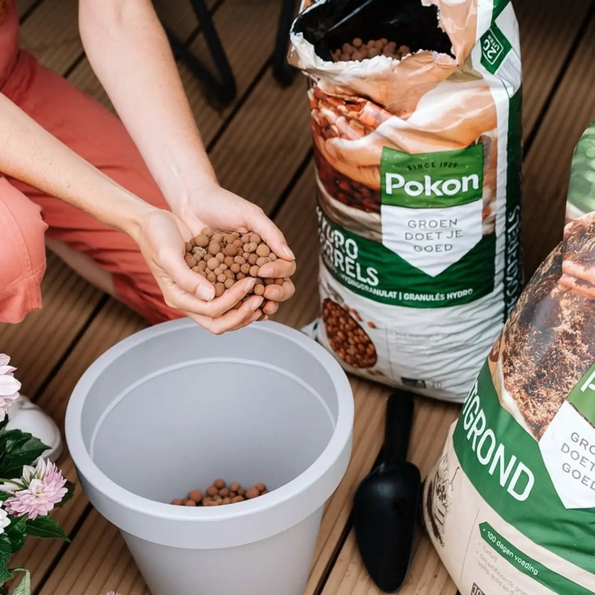 Expanded Clay Balls (LECA) Pokon on white background, product photo 11.