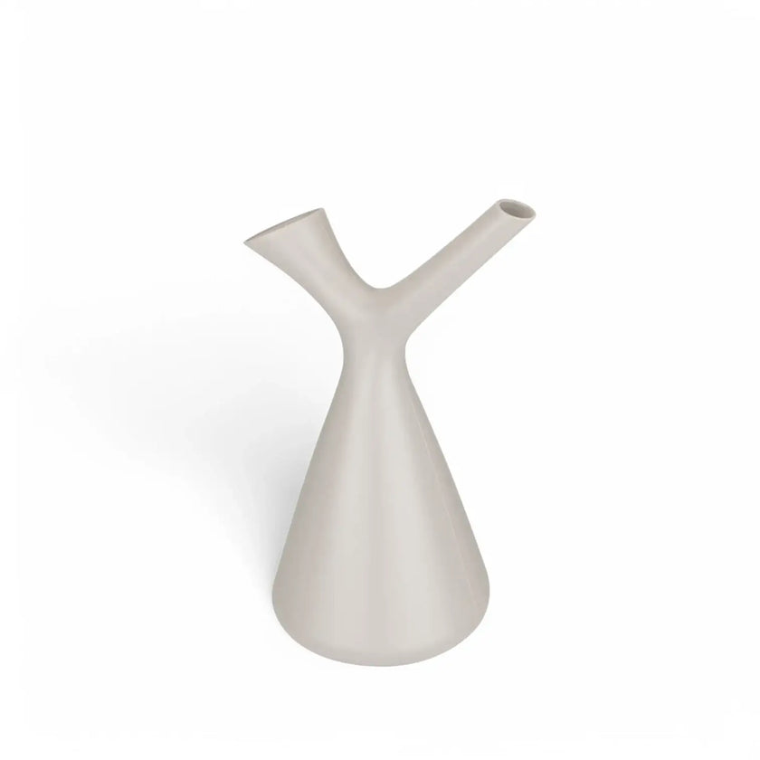 Gießkanne 'Plunge' – Hauptproduktfoto vor weißem Hintergrund.