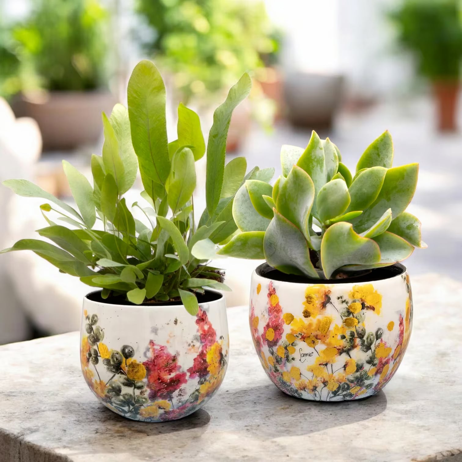 Planter 'Floral White' on white background.