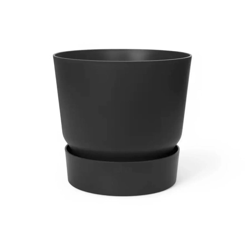 Planter 'Greenville Round' on white background.