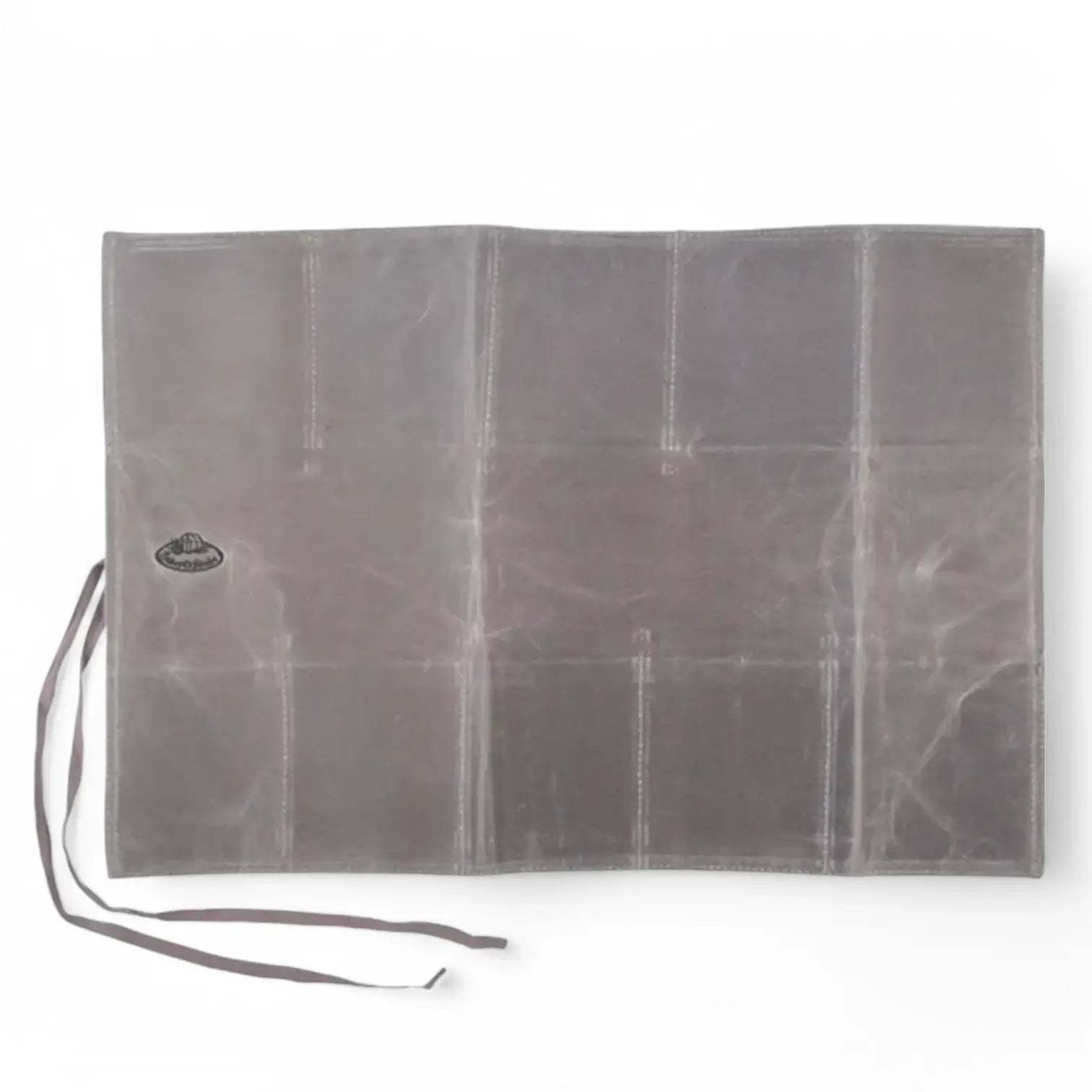 Rolltasche aus gewachstem Canvas auf weißem Hintergrund, Produktfoto 3.