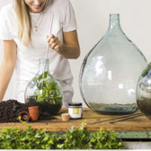 Terrarium-Pick-up-Tool mit Greifer vor weißem Hintergrund, Produktfoto 2.